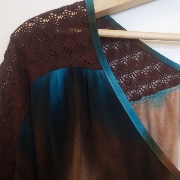 Tie-dye crochet v-neck top - Picture 5 of 7